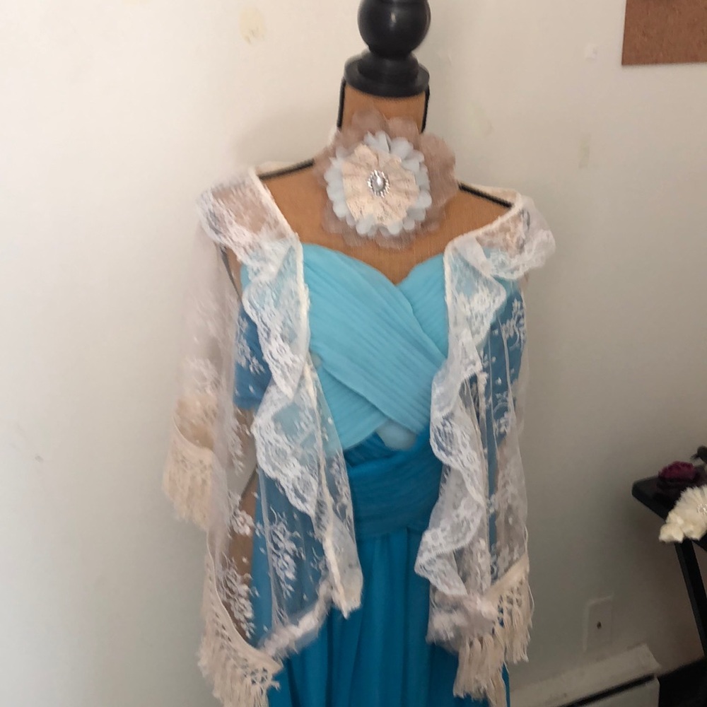 Vintage lace shawl to accent your look!